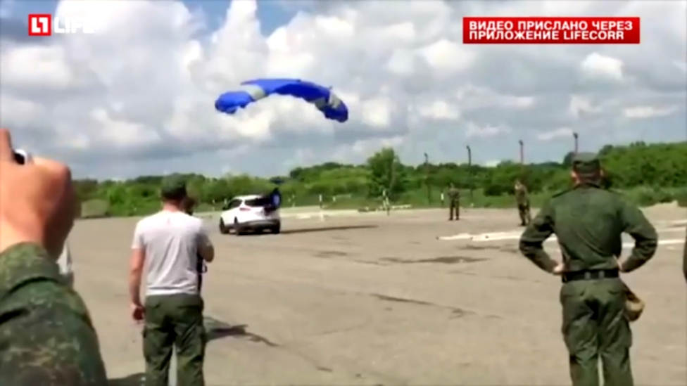 Инструктор-парашютист разбил авто замкомандира полка ВДВ