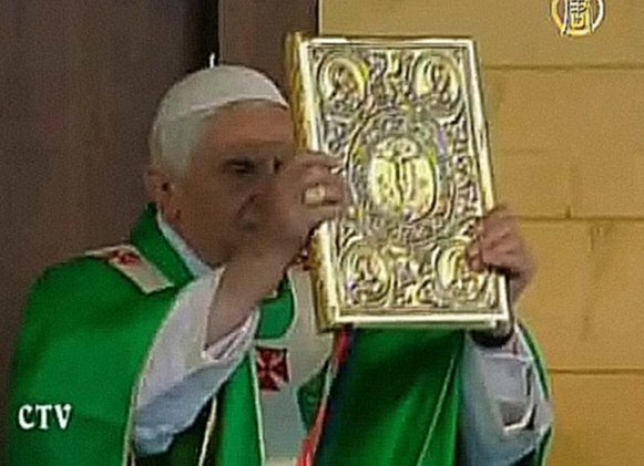 Папа римский помолился за жертв Холокоста и второй мировой в 