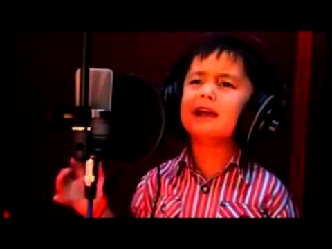 4 х летний мальчик поет песню Далера Назарова   Чак чаки борон   Regar tj 